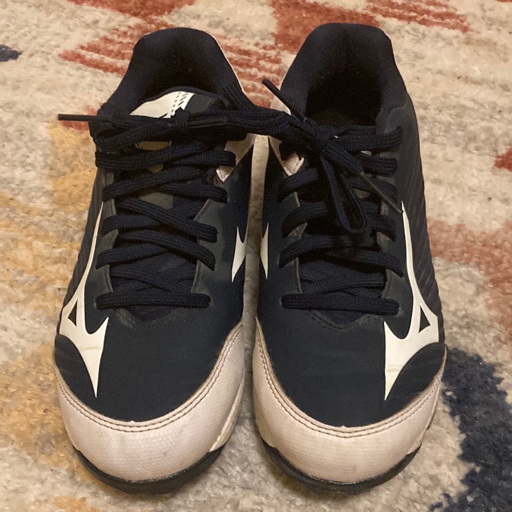 These are little boys baseball cleats. Some free home